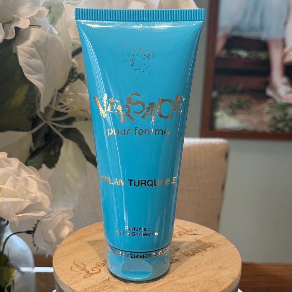 Versace Dylan Turquoise Pour Femme Perfumed Bath & Shower Gel